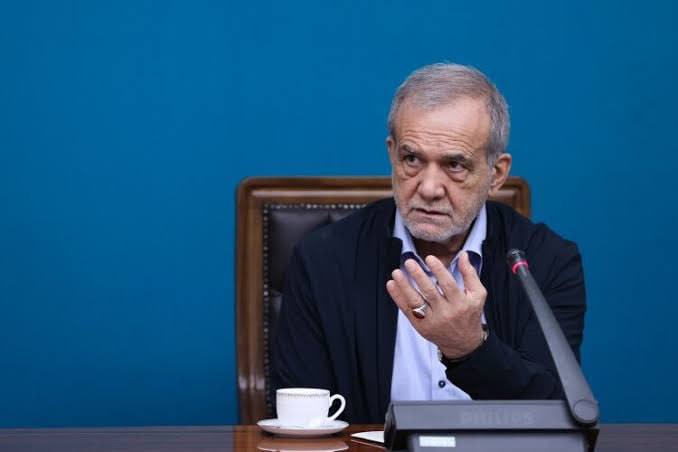 خسروشاه نیوز: رئیس‌جمهور: مذاکره به معنای تسلیم نیستدر جهان کنونی که شاهد زورگویی و قلدری برخی قدرت ها هستیم، ملت ایران و نیروهای مسلح