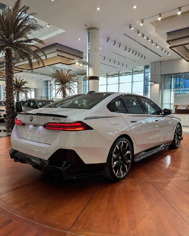 BMW i5 M60 xDrive 4