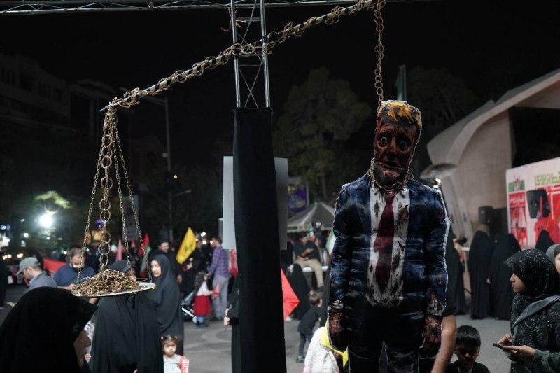 טבעות של נקמה": נשות טהראן עולות למען נקמה נשים איראניות תורמות טבעות נישואין וזהב כדי לנקום במנהיג המעונה…
