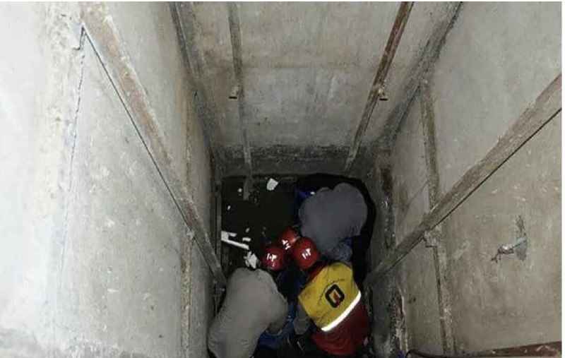 🔸 נפילת המעלית בקאראג'; אדם אחד מת וארבעה נפצעו