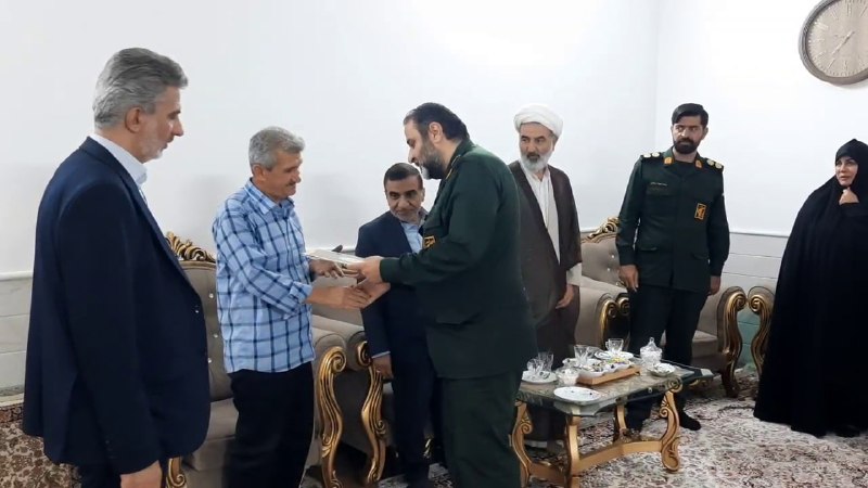 خبرگزاری صداوسیما قم: ⭕️دیدار مسئولان کهک با آزادگان سرافراز در سالروز بازگشت به میهن🔸همزمان با ۲۶ مرداد، سالروز بازگشت پیروزمندانه آزادگان به