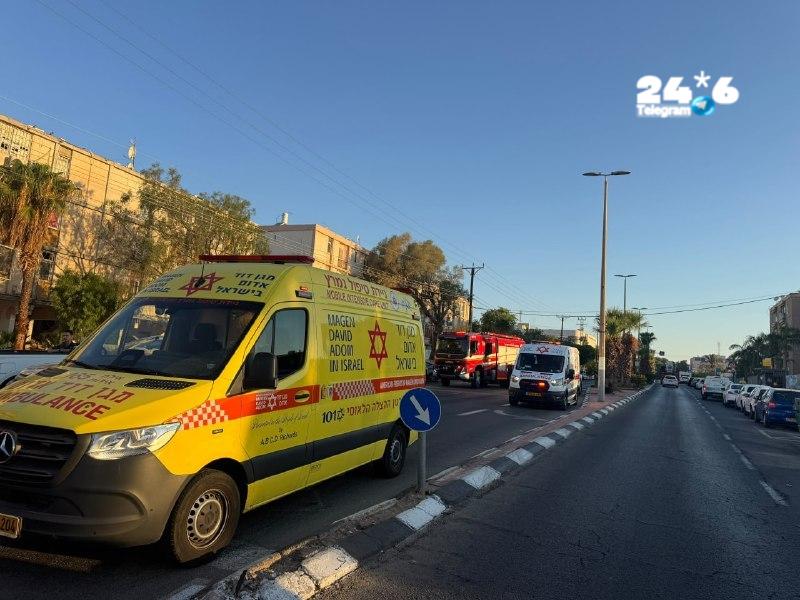🇮🇱 השרפה באילת: חובשים ופרמדיקים של מד"א העניקו לפצוע טיפול רפואי בזירה ופינו אותו לבית החולים יוספטל כשה…