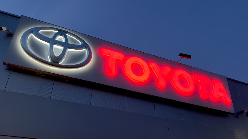 Ты думаешь, что раз Lexus и Toyota из одного семейства, то техцентр Toyota сможе