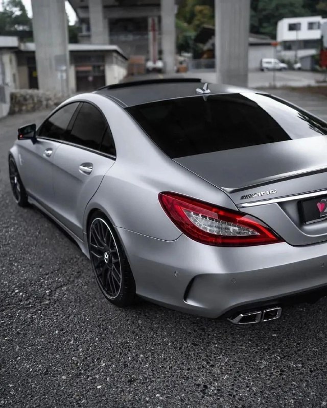 W218 CLS 63 AMG 5.5-L V8 BITURBO 1