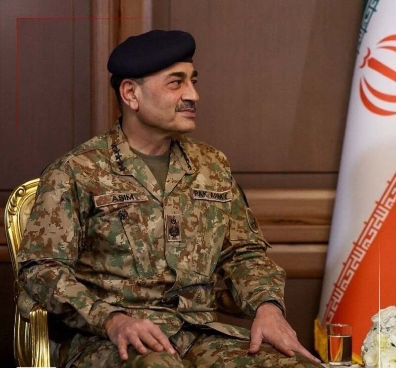 اعتمادآنلاین: 🔻عاصم منیر، فرمانده ارتش پاکستان دقایقی پیش برای دیدار و گفت‌وگو با مقامات کشورمان وارد تهران شد/ تسنیم#بین‌الملل @Etema