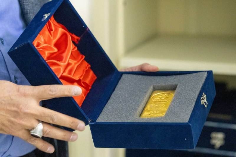 452 kg of gold bars and 5 tons of silver bars were traded on the commodity exchange