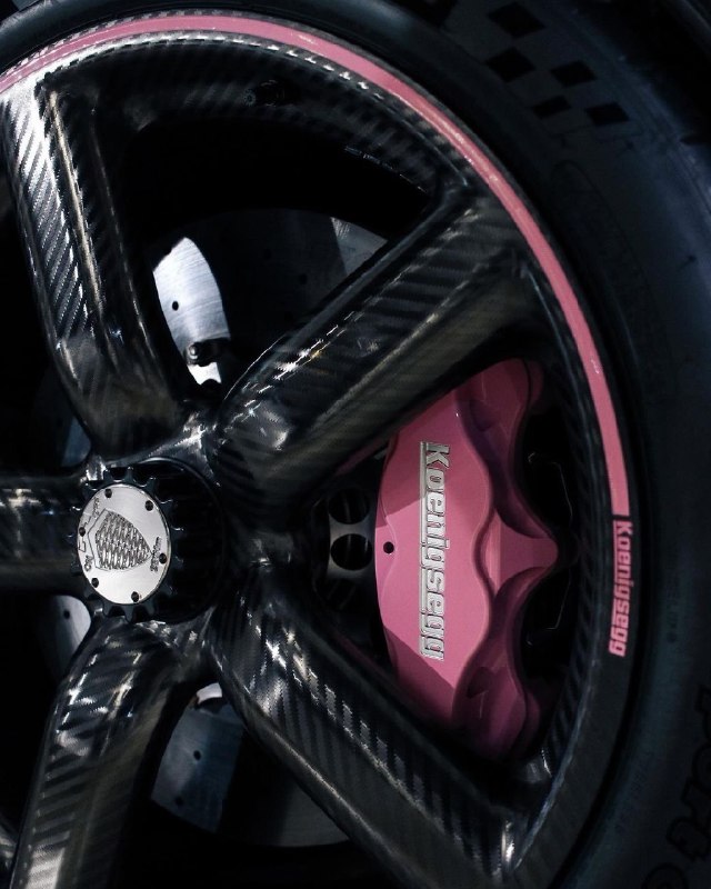 Koenigsegg 4