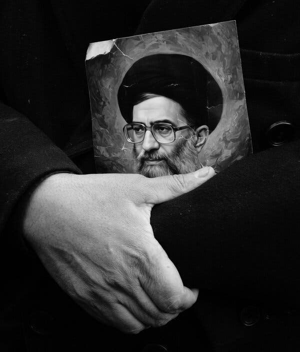 ️🇮🇶🇮🇷 דובר ממשלת עיראק, חיידר אל-עבודי, אמר כי הממשלה הסכימה לבקשת איראן לקיים מסע הלוויה למנהיג העליון…