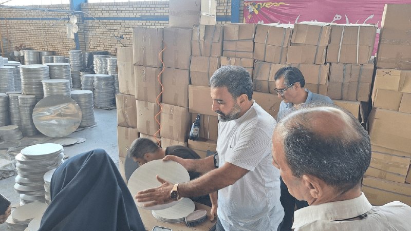 اخبار استان مرکزی: وقتی برای پیگیریهای طولانی مدت تسهیلات بانکی نداریم🔹️ تولیدکنندگان خمین: وام نمیخواهیم، فقط یک تابلو تبلیغاتی در سطح ش