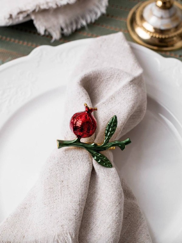 Роскошные кольца для салфеток Гранат Пара колец из металла с эмалью, где благородный цвет и безупречная форма создают ощущение тепла и достатка. Он... - изображение 1 - telegram, view, роскошные