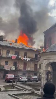 Во Львове по меньшей мере два человека получили тяжелые ранения в результате попадания беспилотника в здание — областная военная администрация