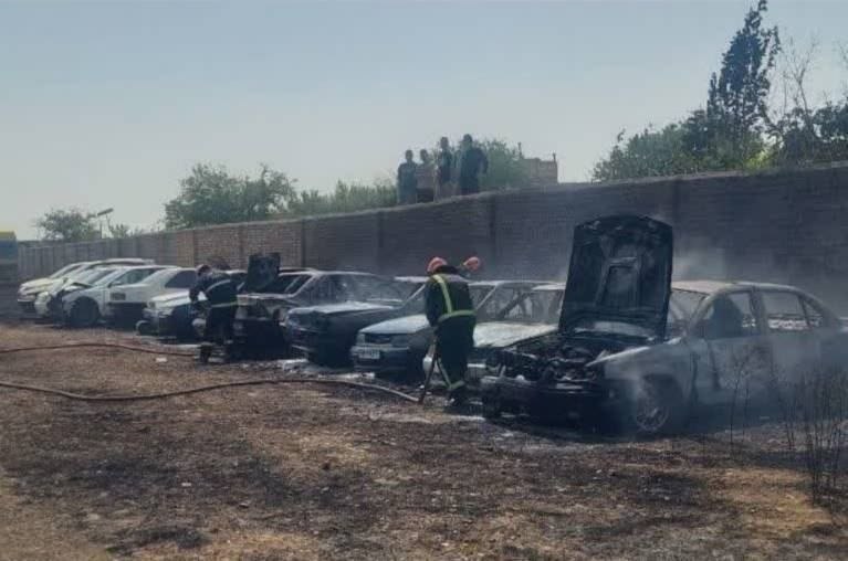 روزنامه جوان 🇮🇷: 📸رئیس آتش‌نشانی نیشابور: حریق پارکینگ خودرو‌های توقیفی در محور نیشابور - فیروزه منجر به سوختن ۲۸ خودرو شد🇮🇷 @NewsJavan