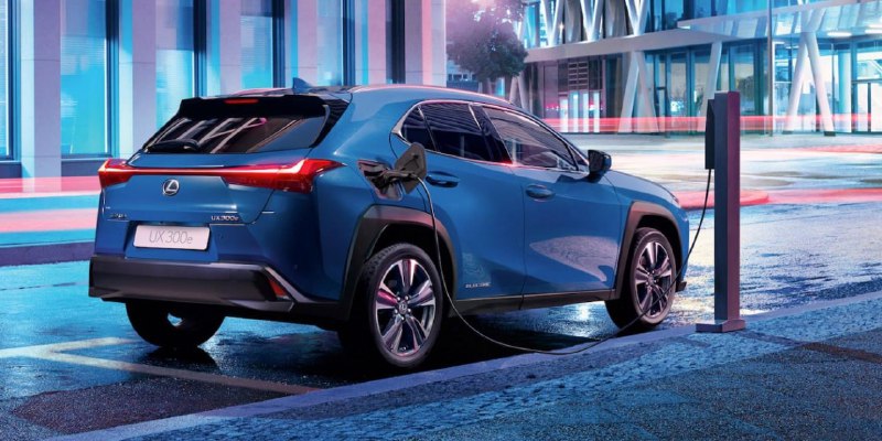 Lexus снимает с производства свой первый электромобиль 3
