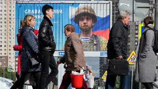 В Мурманской области хотят обязать принимать на работу участников СВО. За отказ — штрафыКвоты на трудоустройство в школы ветеранов СВО планируют запустить в Мурманской области для всех предприятий численностью более 100 сотрудников.Включая школы и вузы.1 и