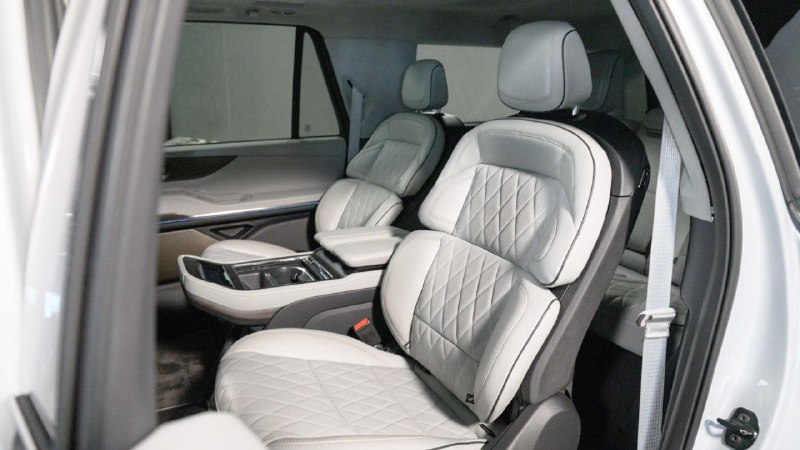 В США начали принимать заказы на обновленный Lincoln Navigator 5