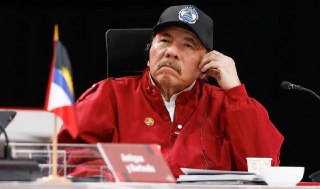 Президент Никарагуа заявил об отмене выборов в стране. Он находится у власти почти двадцать лет и сделал свою жену «сопрезидентом»Президент Никарагуа Даниэль Ортега объявил, что в стране больше не будут проводиться выборы. По его словам, это позволит исклю