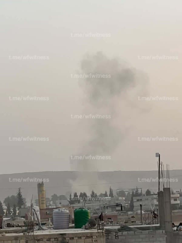 ️🇸🇾 העשן עולה כתוצאה מפיצוץ בכביש המחבר בין קסווה לסחניה באזור הכפרי של דמשק.