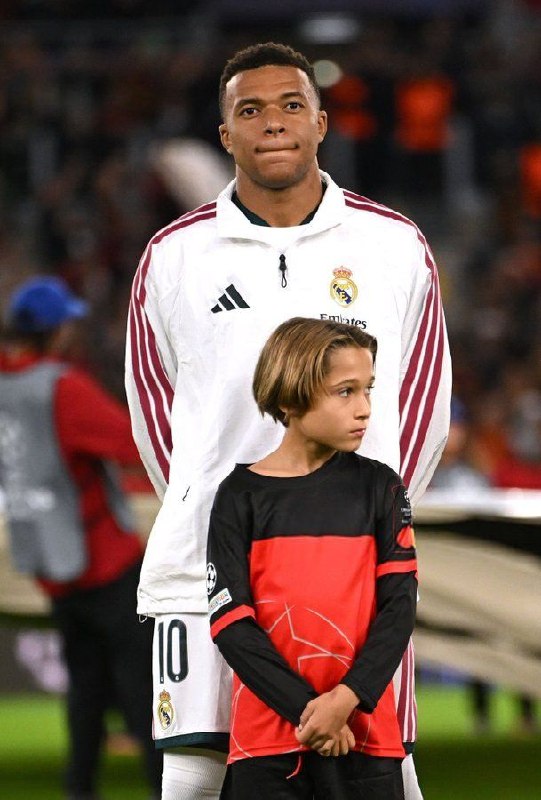 Mbappe and set a record in the Champions League Kylian Mbappe became the youngest player in history to reach the record of 100 games in the Champions League. He set this record at the age of 27 years and 298 days and broke the previous record of Lionel Messi, who reached this milestone at the age of 28 years and 84 days.