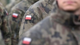 В Польше придумали правовой режим «полной готовности» к войнеРежим будет переходным между мирным временем и полноценной мобилизацией. По замыслу, он позволит заранее запускать мероприятия, которые сейчас возможно запустить только объявления военного положе