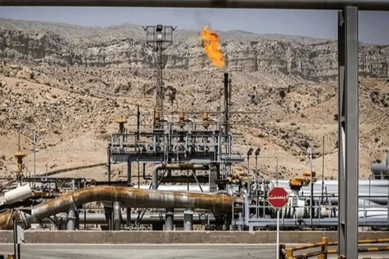 شرق: 🔺دبیرکل فدراسیون صنعت نفت ایران: حملات به چهار پالایشگاه، یک سوم ظرفیت تولید پارس جنوبی را کاهش دادعرفان افاضلی:🔹در جنگ