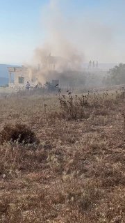 דחוף: מתנחלים שורפים בית באזור כפרור בין הכפרים סרה וטל, מדרום-מערב לשכם.