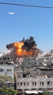 תקיפה אווירית ישראלית פקדה בנייני מגורים בעזה, פצעה לפחות תשעה בני אדם והפחתת מבנים להריסות במספר אזורים, כ…
