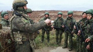 ⚡️ СМИ: плененные Украиной военнослужащие КНДР попросились в Южную Корею — и та согласилась их принять. В страну летит глава МИД Украины — ей нужно корейское оружиеНакануне визита главы украинского МИД Андрея Сибиги в Сеул 30 июня стало известно о чувствит