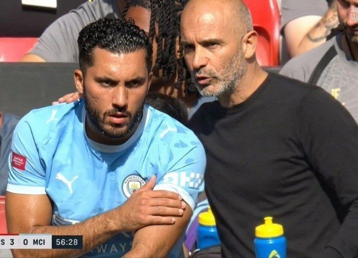 Football Twitts: مارسکا: هی چرکی، من گواردیولای جدیدم پس میدونی الان باید بری چیکار کنی؟چرکی: نه والا نمیدونممارسکا: منم نمیدونم فقط برو 