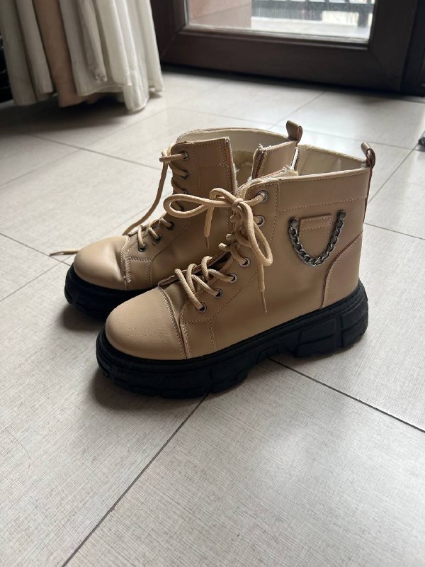 1. Ботинки женские бежевые, экокожа, на толстой подошве, р. 41 — носились один раз, состояние идеаль — фото 1