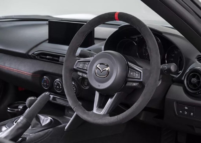 Mazda представила самую мощную версию родстера MX-5 — трековую модель 12R от подразделения Spirit Ra 2