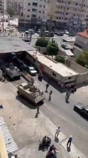 🏴 יחידות של צבא לבנון ומנהלת המודיעין השתלטו על משרדי תנועת האינתיפאדה בכניסה למחנה בדאווי כחלק מתוכנית בי…