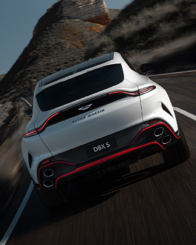 Aston Martin DBX S 2