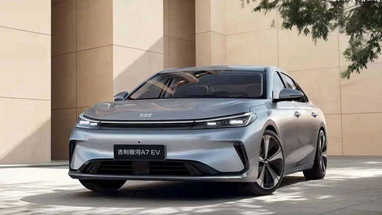 Geely выпустили электрического конкурента Toyota Camry всего за МИЛЛИОН рублей.
