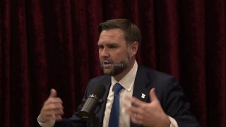 🔴 JD Vance על איראן: מה זה עוזר לאמריקה ש-94 מיליון אנשים נואשים יפלשו לאירופה, יפלשו לאמריקה ויבנו תשתית…