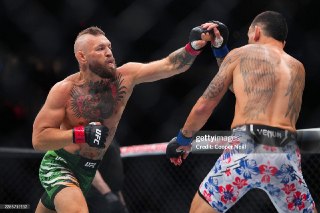 Конор Макгрегор провел первый бой в UFC за последние пять лет.Поединок против Макса Холлоуэя продлился всего минуту и завершился поражением Макгрегора.Макгрегор получил травму ноги, когда пытался нанести удар, Холлоуэй победил техническим нокаутом.