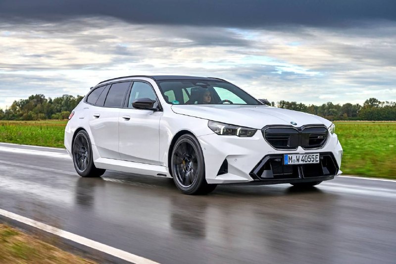 M5 Touring в цвете Alpine whitehttps://t.me/sochiautoparts