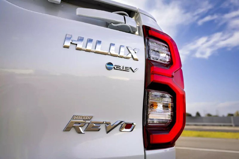 Toyota провела закрытую премьеру электрического Hilux 2