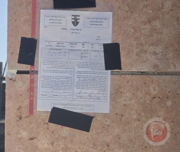 الاحتلال يخطر ثلاث مساكن بمسافر يطا ويعتقل مواطنًا
