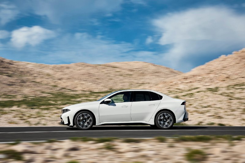 🏎️ Электрический брат-близнец: BMW i3 2027 года

Сегодня, в ночной субботе, мы 