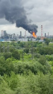 Беспилотники атаковали Московский НПЗ в Капотне — на одном из объектов предприятия возник пожар, сообщил Собянин.По словам Бордюрыча, утром на подлёте к Москве сбили 60 БПЛА.