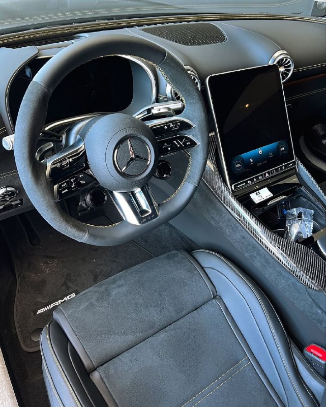 816 HP Hybrid SL 63 S E AMG 4.0-L V8 BITURBO 4MATIC+ 0-100 km/h 2.9 sec 8