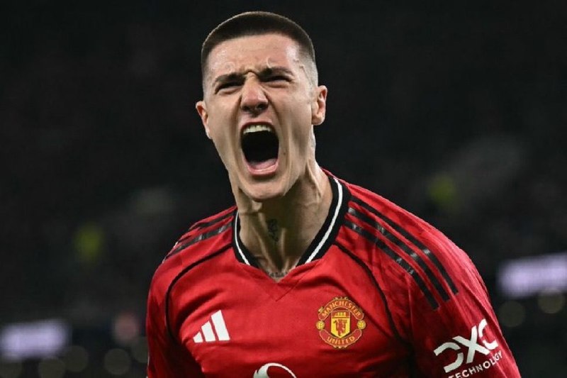 منچستریونایتد | Manchester United: 👤Laurie Whitwell 🚨 بنجامین ششکو تقریبا تمام تابستون هر روز تو کارینگتون رو بدنش کار میکرد تا آماده برگشتن بشه و هفته پی