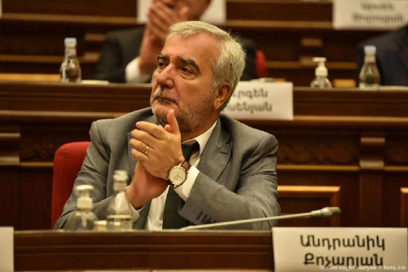 אין הרבה התבוננות בקרפדות של אלוקים לתוך הפיד) בעיתונות הופיע מידע לפיו אנדרניק קוצ'ריאן מביע חוסר שביעות ר…