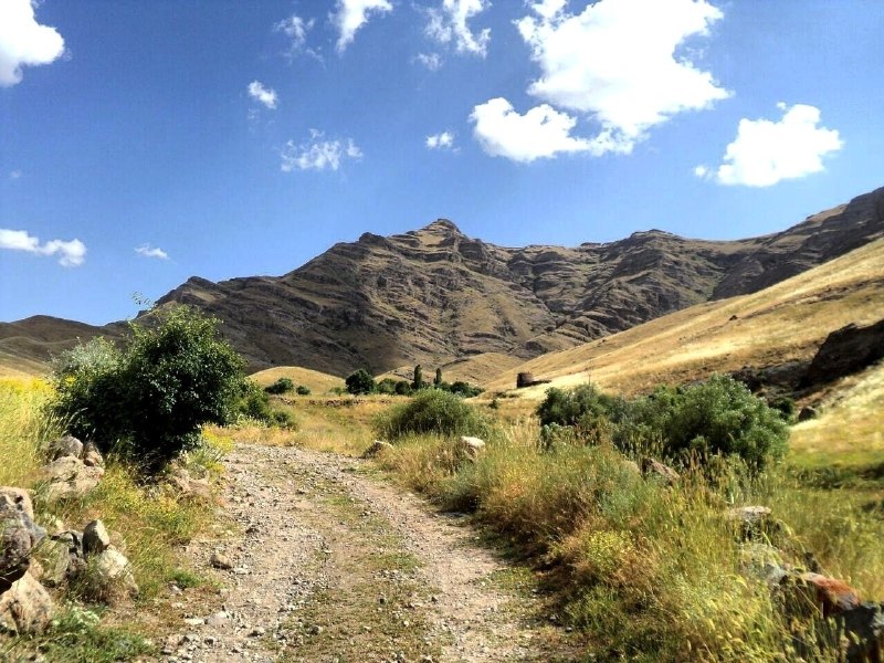 یئکن سسی کانالی ) yekənsasi: من سنین قلبینه نئجه یول تاپیم؟گل منیم عؤمرومون شیرین دونیاسیمحببت آدلانان پیرین دونیاسیفرهاد افسانه سی،شیرین دونیاسی...