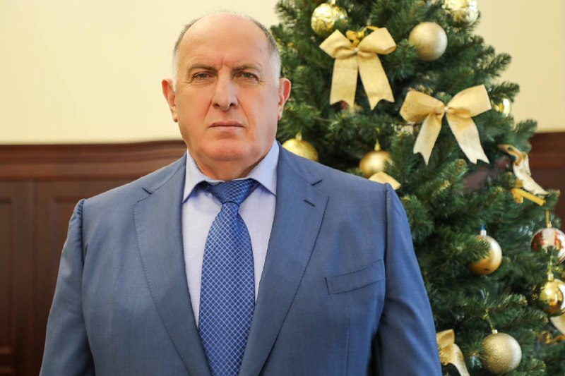 🎄 Абдулмуслим Абдулмуслимов поздравил дагестанцев с Новым годом фото