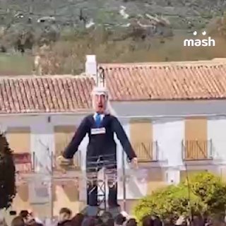 Чучело Нетаньяху сожгли в Испании — это новая ступень в конфликте Иерусалима и Мадрида.Накануне премьер-министр Израиля пообещал Испании проблемы за критику ударов ЦАХАЛа по Ливану. До этого — чиновники из Мадрида несколько раз заявляли о незаконности атак