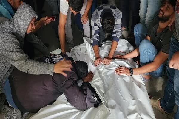 تهران نیوز: جدیدترین آمار شهدا و مجروحان حملات رژیم صهیونیستی به غزه🔹وزارت بهداشت فلسطین در غزه اعلام کرد که از زمان آغاز جنگ علیه غ