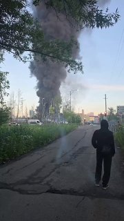 Жители подмосковного Реутова сообщали о взрывах ночью, над городом виден столб дыма. Официальной информации пока нет.