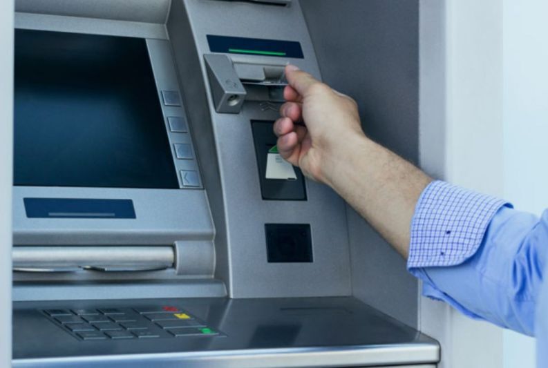 ■ کانال اصفهانی ها ■: دلیل محدودیت برداشت وجه در خودپردازهای اصفهان چیست؟ خسروی، معاون اقتصادی استاندار اصفهان:🔸️بانک مرکزی با ورود به این موض