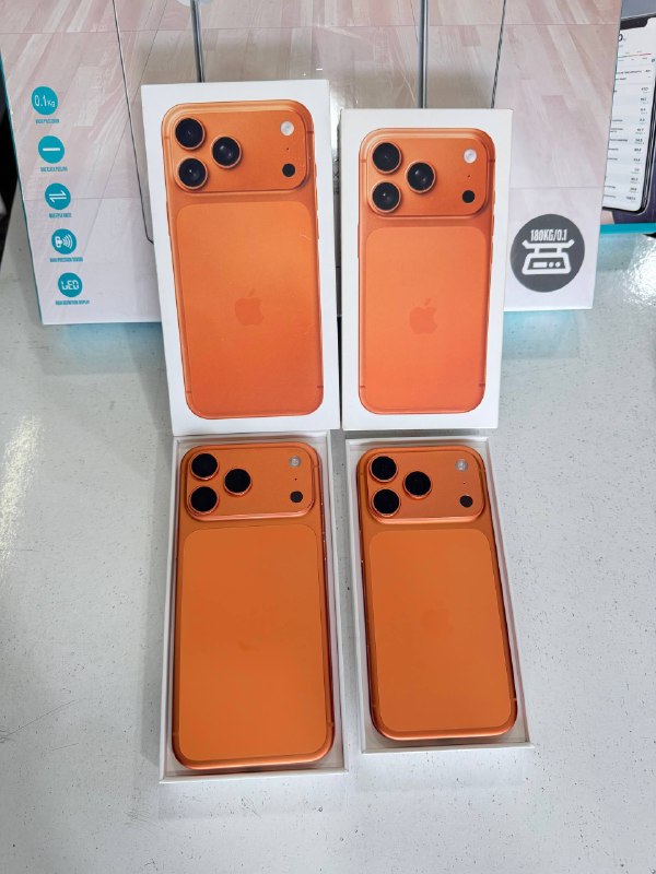 Продам два б/у айфона: